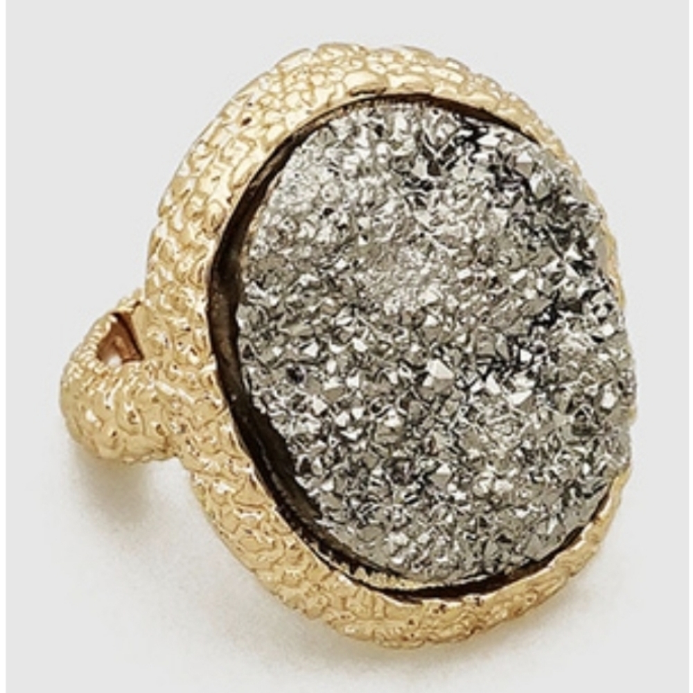 Oversized ring - Picture 2 of 2